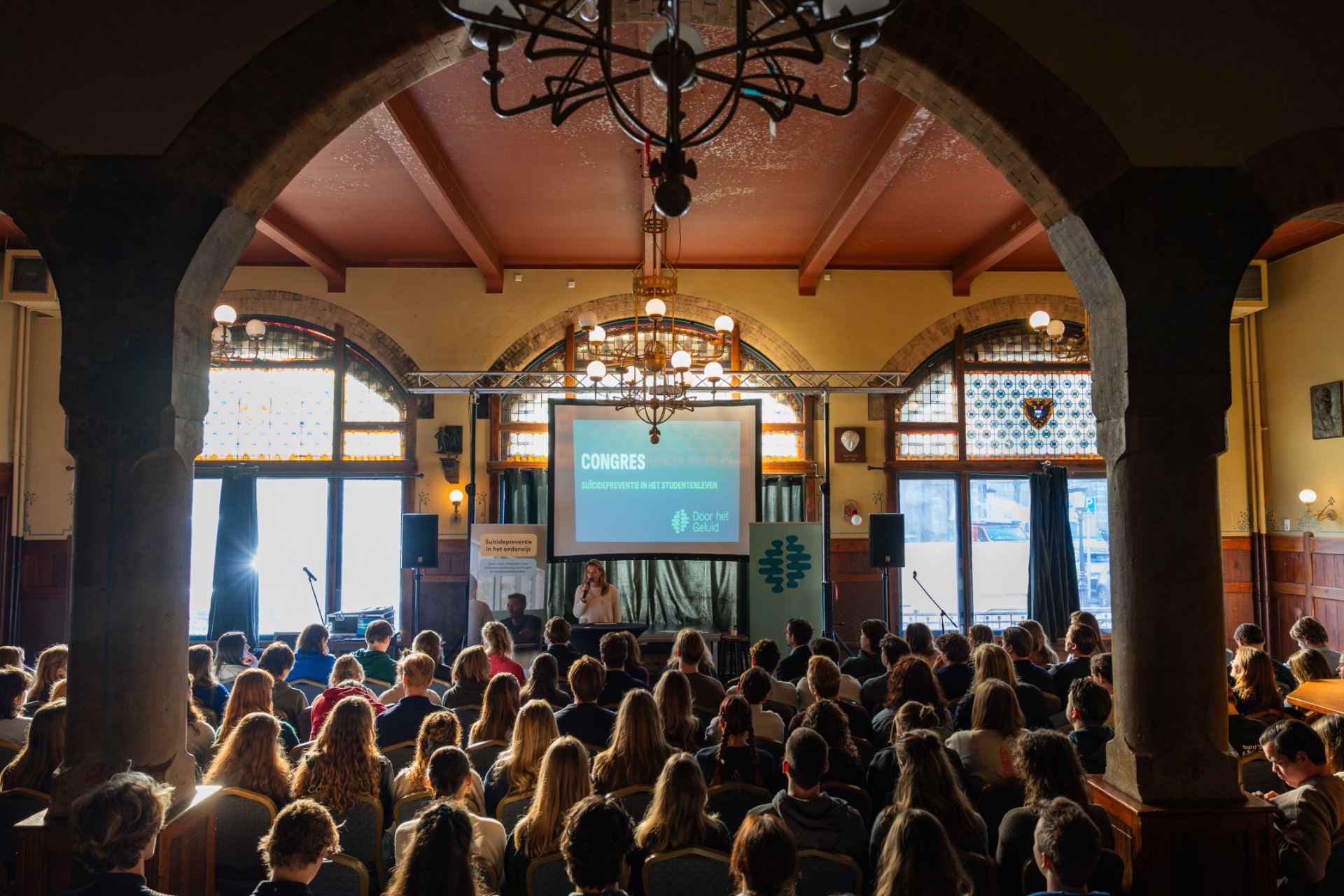 Volle zaal tijdens een evenement congress in Utrecht natuurlijk en professioneel gefotografeerd door fotograaf Lisanne Yu-Wen Fotografie